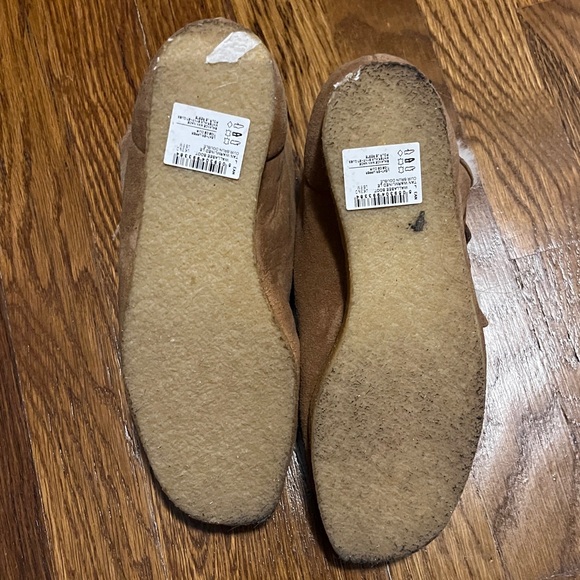 NEW  CLARKS Made In Portugal Wallabee Suede Boot tan for women size 6 - Picture 5 of 5